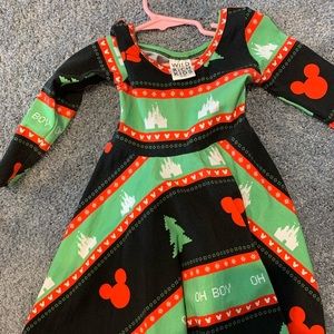 WRK Twirl 5/6 EUC Mickey Christmas